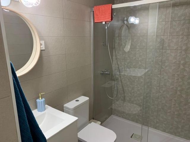 Bajo Con Jardin En Primera Linea De Playa Apartment Malaga Bagian luar foto