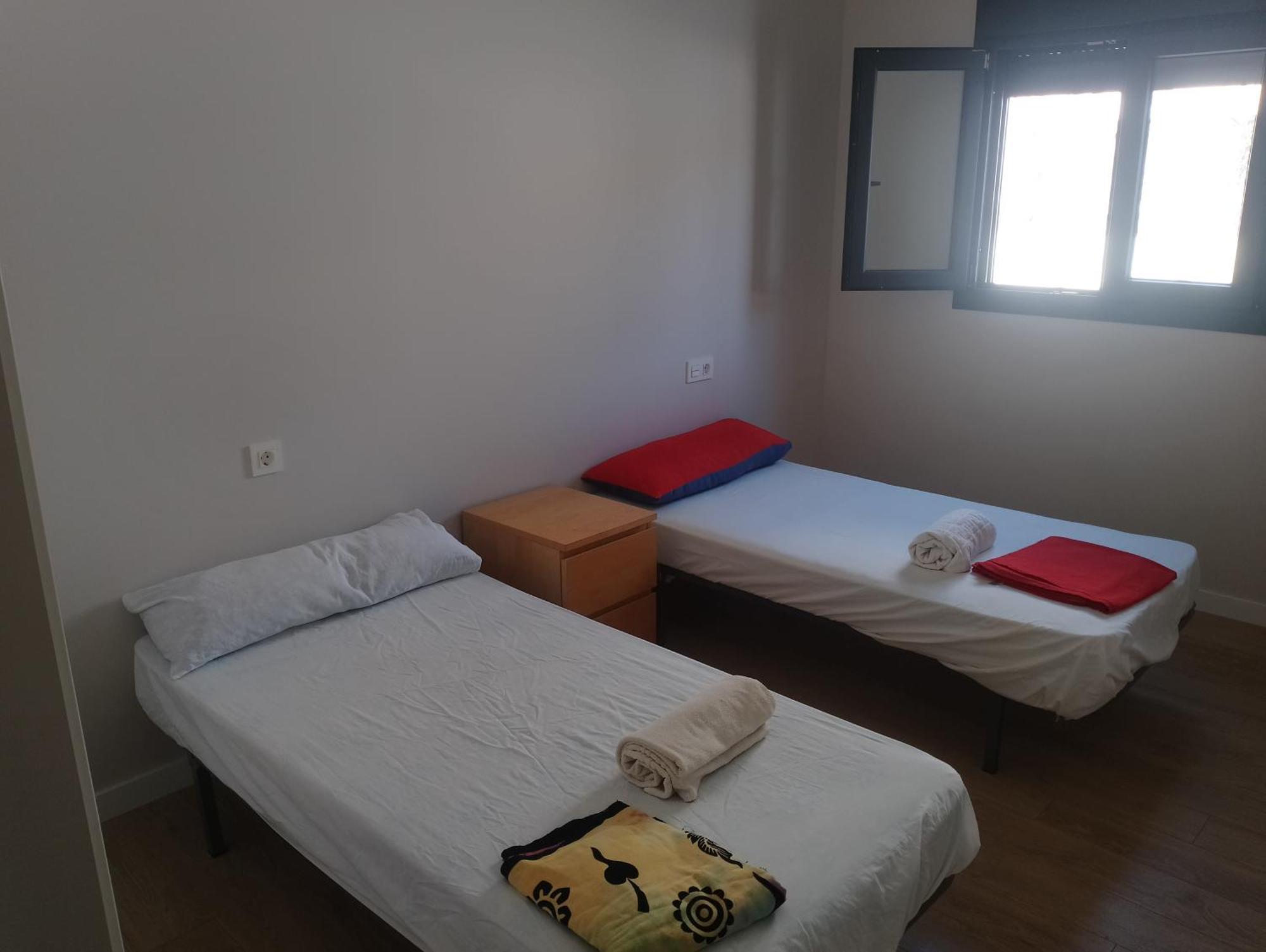 Bajo Con Jardin En Primera Linea De Playa Apartment Malaga Bagian luar foto